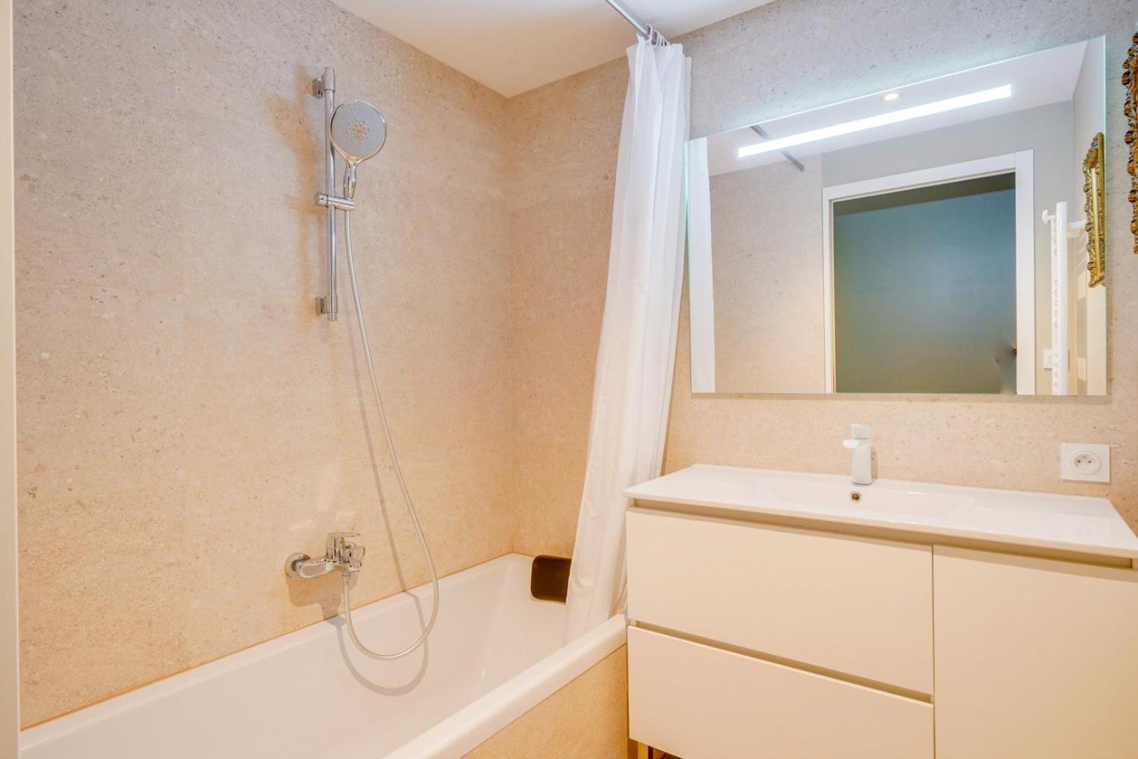 Spacious Bordeaux Family Home With Swimming Pool Екстериор снимка